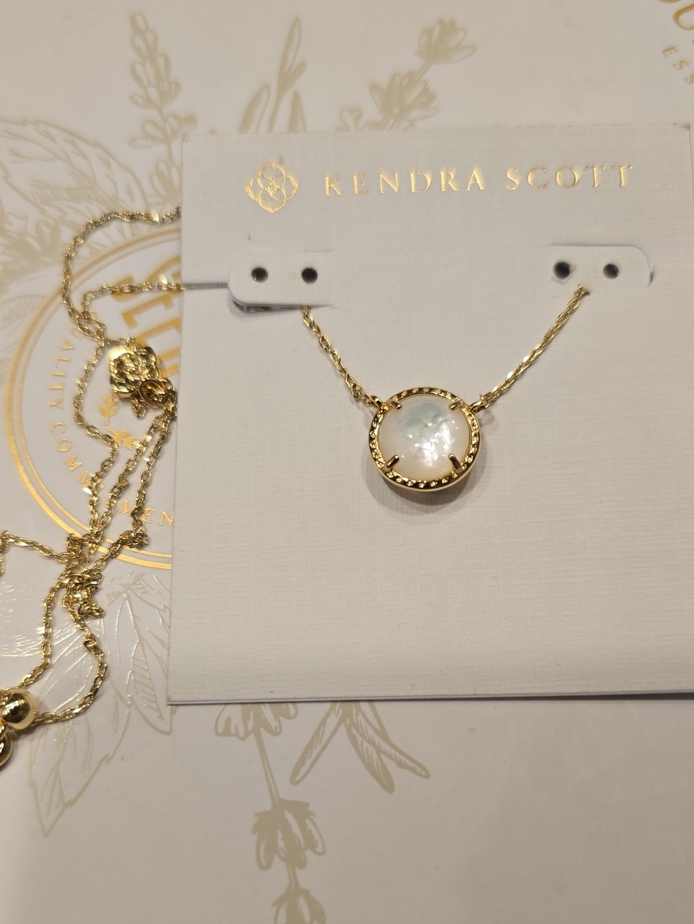 Kendra Scott Gold and Mother-of-Pearl Round Pendant Necklace